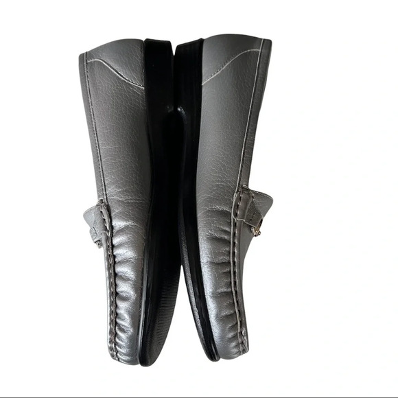 SAS Women's METALLIC SILVER LOAFERS Size GREAT WORK SHOE MADE FOR COMFORT - Picture 3 of 9